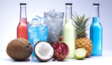 kokteyller, alkol ile meyve içecekler.