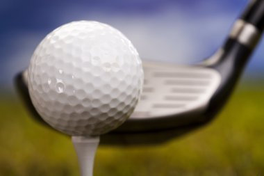 sahada top oynarken Golf,