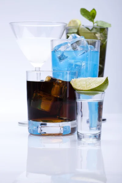 Cocktails, boissons alcoolisées — Photo