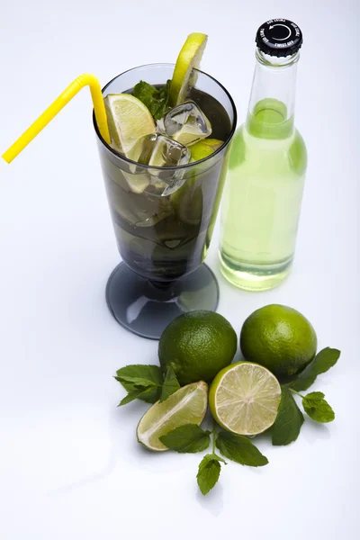 Bebida fresca de mojito — Foto de Stock