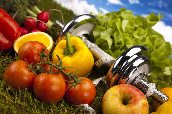 Fitness dieet, vitaminen en groen gras — Stockfoto