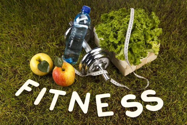 Fitness voeding en groen gras — Stockfoto