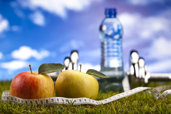 Vegetales y frutas fitness y cielo azul — Foto de Stock