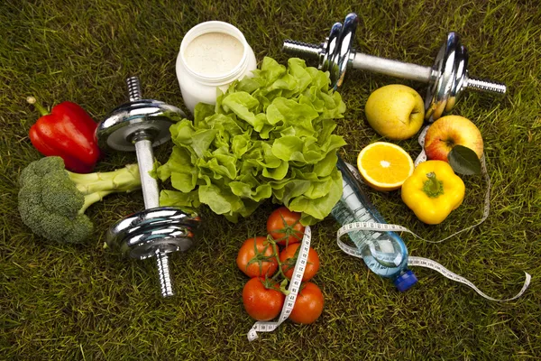 Dieta de aptidão, vitaminas e grama verde — Fotografia de Stock