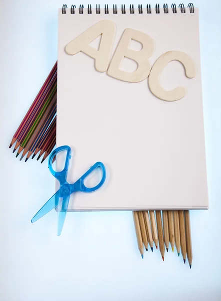 Notepad with school supplies — Stock Photo, Image