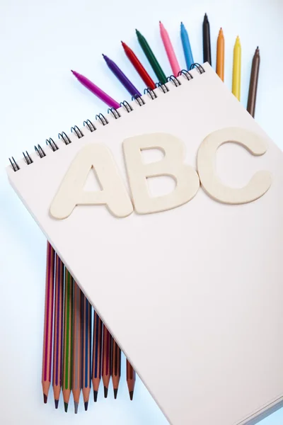 Terug naar school, Kladblok met supplies — Stockfoto