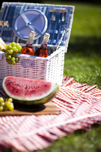 Picnic basket with fruit bread and wine — Stock Photo, Image