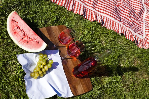 Picnic basket — Stock Photo, Image