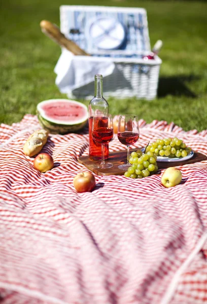 Cesta de piquenique — Fotografia de Stock