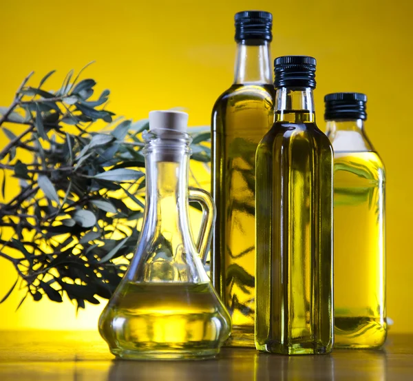 Aceitunas frescas, aceite de oliva — Foto de Stock
