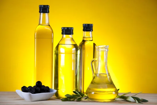 Aceite de oliva y aceitunas — Foto de Stock