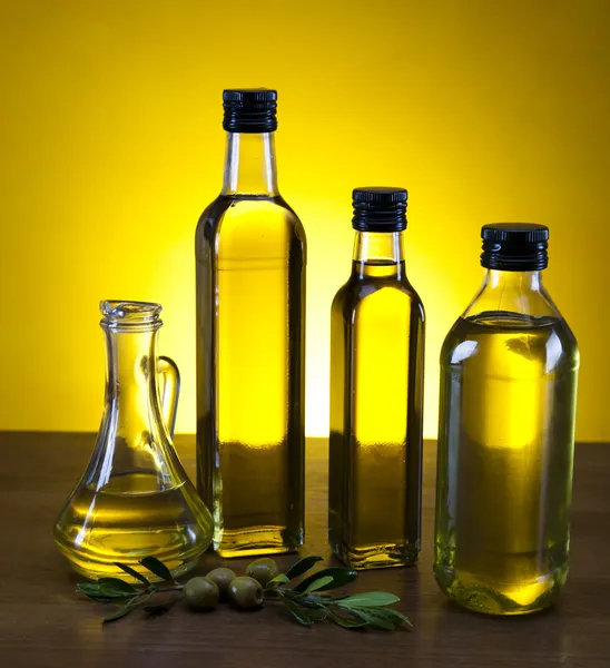 新鲜橄榄、 橄榄色油 — 图库照片