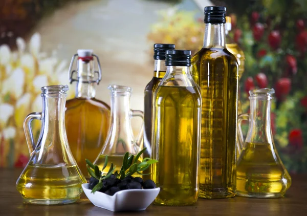 Olive fresche, olio d'oliva — Foto Stock