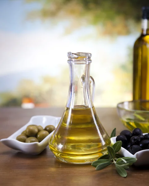 Olive oil and olives — Stock Photo, Image