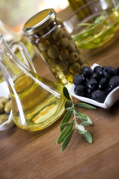 Olio d'oliva e olive — Foto Stock