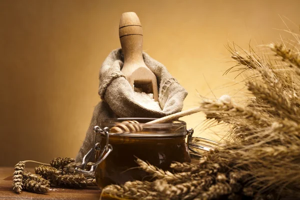 Flour and traditional bread — Stock Photo, Image