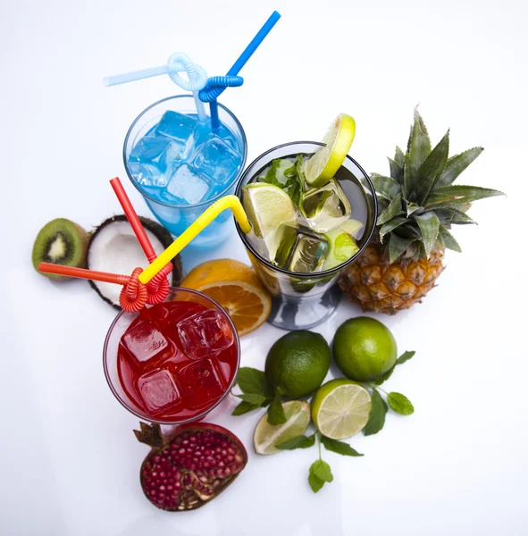 Alcohol drinks set with fruits — Stock Photo, Image