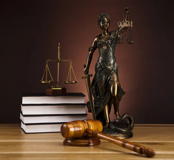 Античная статуя правосудия, закон — стоковое фото