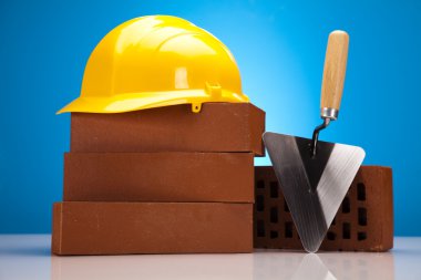 kask ile tuğla ve mala