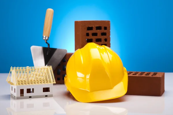 Haus, Kelle und Ziegel bauen — Stockfoto