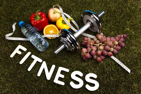 Диета и фитнес, гантели в витаминах — стоковое фото