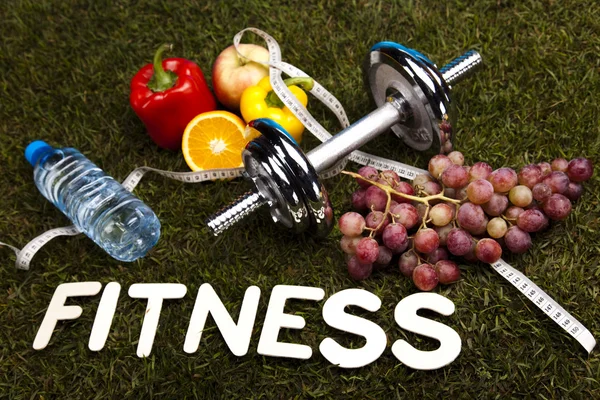Fitness-Diät, Vitamine und grünes Gras — Stockfoto