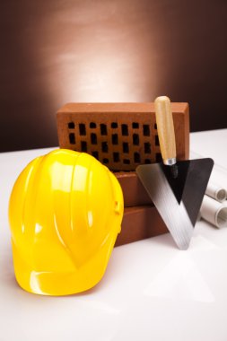 Brick, sarı baret, Araçlar