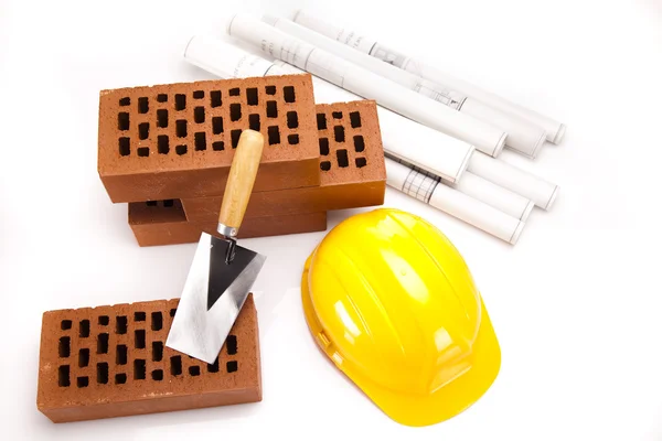 Tijolo, ferramenta de espátula e planos de construção — Fotografia de Stock