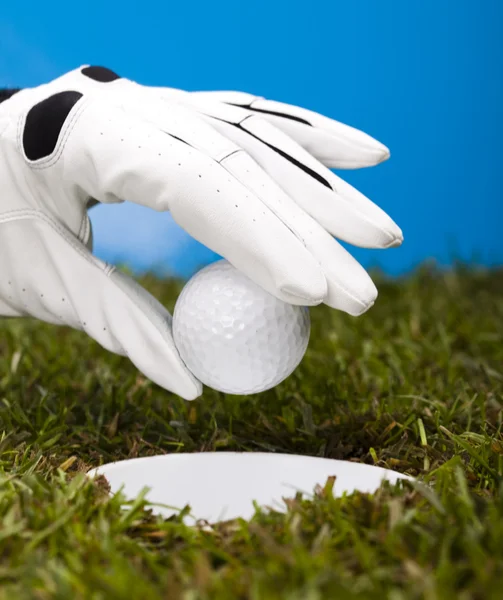 Hand och golf ball — Stockfoto