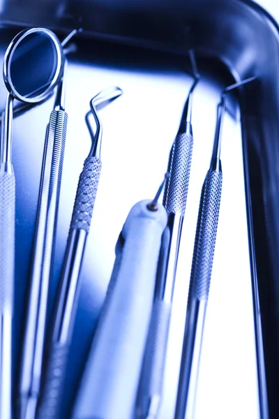 Tannpleie- og tannlegeinstrumenter – stockfoto