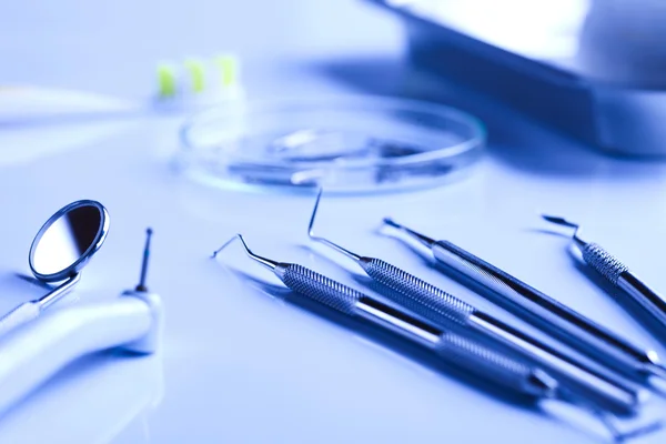Крупный план Стоматологические инструменты — стоковое фото