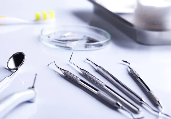 Набор стоматологических инструментов — стоковое фото