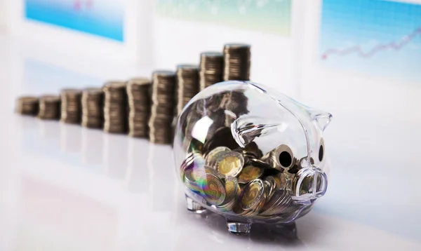 Concepto de negocio, Pig bank y moneda de dinero — Foto de Stock