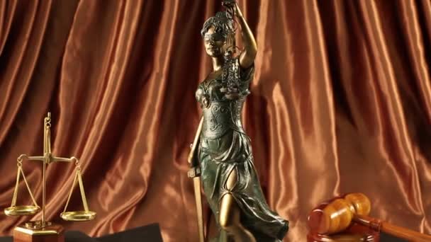 Statue of lady justice — Stock Video