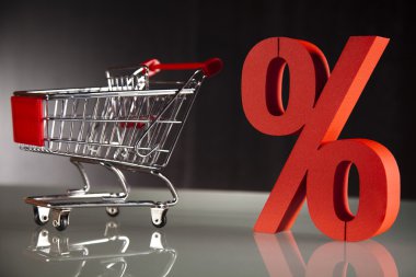 süpermarket arabası alışveriş, yüzde işareti