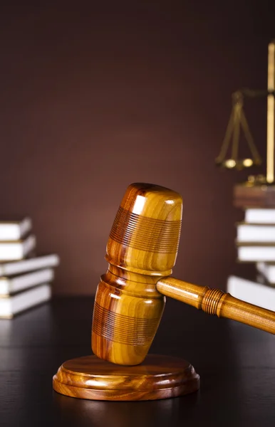 Judges gavel and law books — Stock Photo, Image