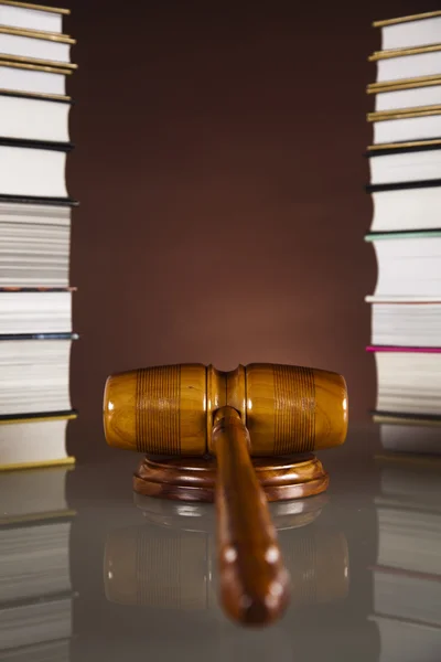 Gavel sui libri — Foto Stock