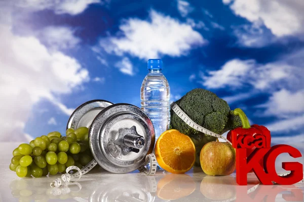 Dumbell and vitamins, blue sky — Stock Photo, Image