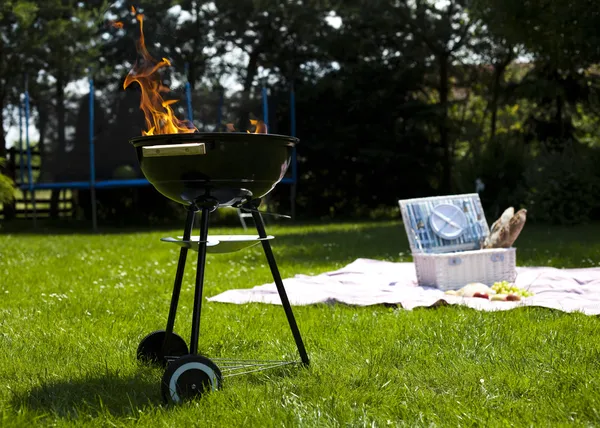 Picknick, Grillzeit, Grillen — Stockfoto