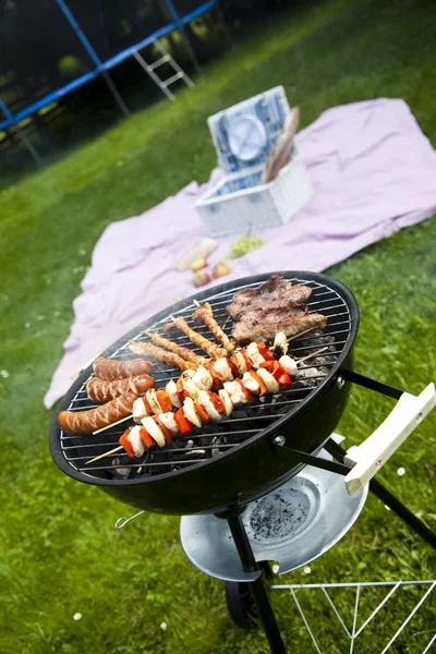 Grillades le week-end d'été — Photo