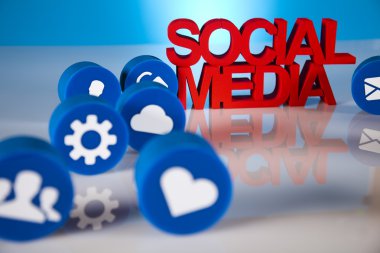sosyal medya ile Internet kavramı