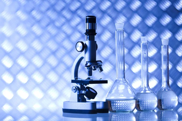 Kémia berendezések, növények laboratóriumi üvegeszközök — Stock Fotó