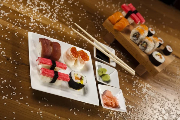 Variation av färsk välsmakande sushi mat — Stockfoto