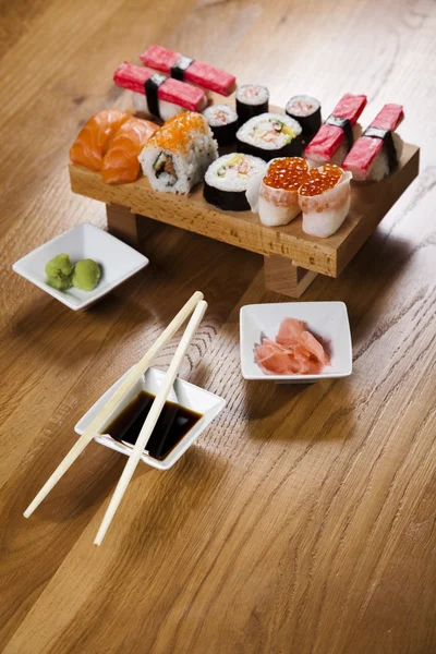 Variation av färsk välsmakande sushi mat — Stockfoto