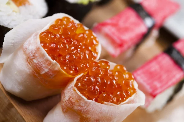 Variatie van lekkere verse sushi eten — Stockfoto