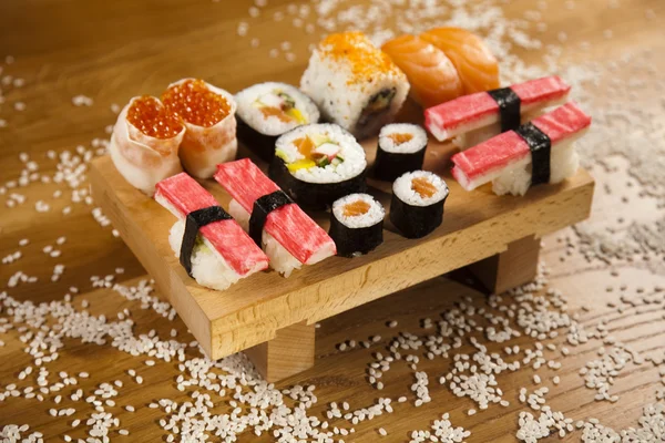 Sushi comida tradicional japonesa — Fotografia de Stock