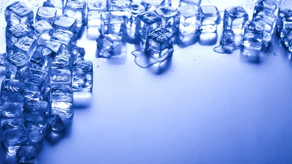 Eiswürfel im Hintergrund — Stockfoto