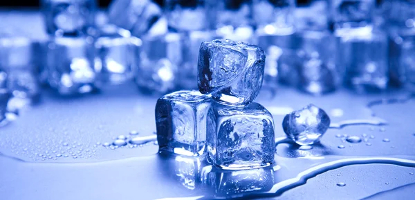 파란색 과 반짝 이는 얼음 — 스톡 사진