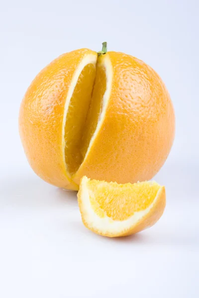 Oranje groenten en zijn segment — Stockfoto