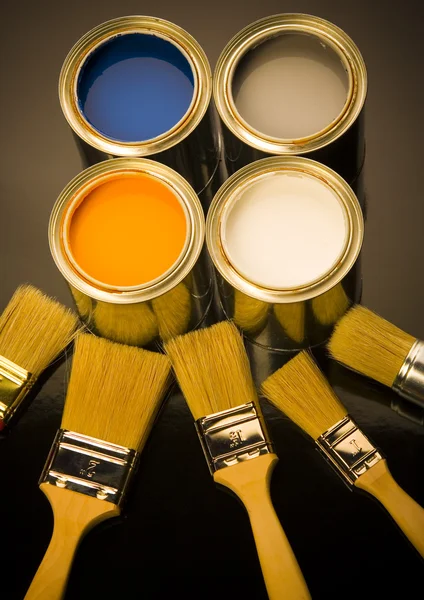 Färg och penslar — Stockfoto